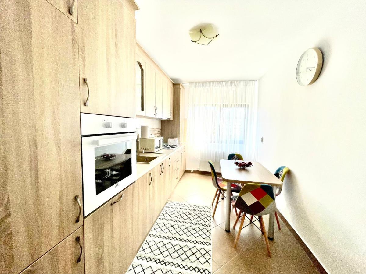 Sisi Appartement Suceava Buitenkant foto